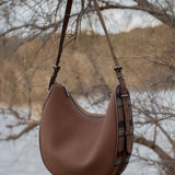 Bolso de hombro en materiales reciclados marrón