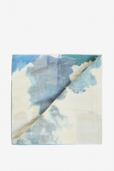 Pañuelo de lana con estampado en tonos azules