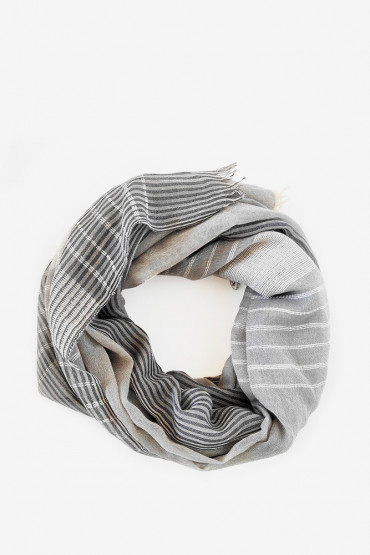 Women's grey linear print woollen scarf