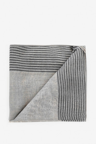 Women's grey linear print woollen scarf