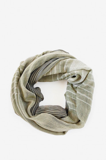 Women's green linear print woollen scarf