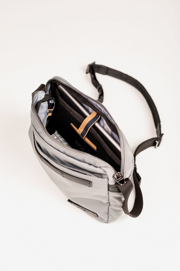 Men's crossbody back in grey recycled materials