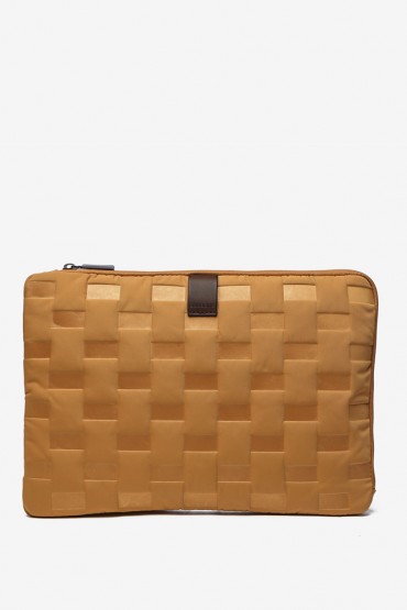 Laptop sleeve in amber quilted nylon