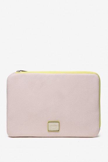 Laptop case in pink fabric