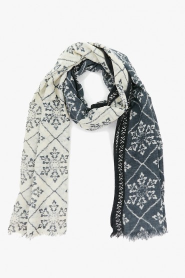 Women's wool scarf with grey geometric print