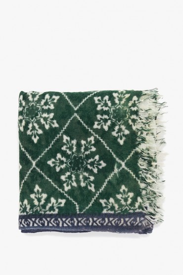 Pañuelo de mujer de lana con motivo geométrico en verde