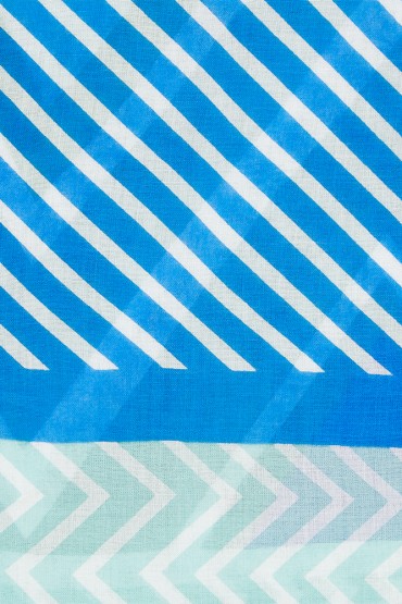 Women's scarf with geometric print in turquoise
