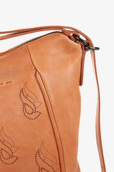 Bolso-mochila de mujer en piel troquelada naranja