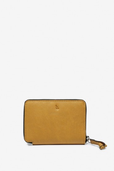 Women's medium sized wallet in yellow leather