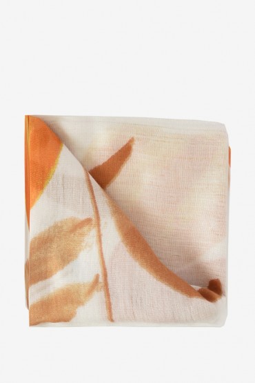 Camel scarf with exclusive print