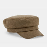 Cappello basco da donna color cammello.