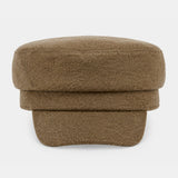 Cappello basco da donna color cammello.