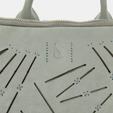 Damentasche aus grünem gestanztem Leder.