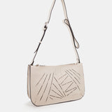 Beige Damen-Handtasche aus gestanztem Leder.