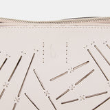 Beige Damen-Handtasche aus gestanztem Leder.