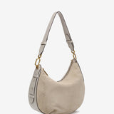 Beige Schultertasche aus Wildleder.