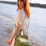 Bolso de mano en piel verde