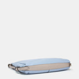 Multifunktionale Tasche aus hellblauem Leder