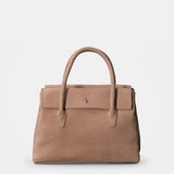 Beige Handtasche aus Leder.