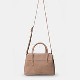 Beige Handtasche aus Leder.