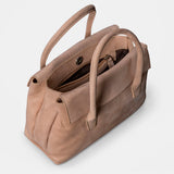 Beige Handtasche aus Leder.
