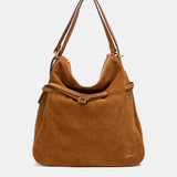Borsa multifunzionale in camoscio color cognac.
