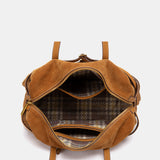 Schultertasche aus cognacfarbenem Rauleder.