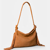 Borsa a tracolla in pelle color cuoio con frange.