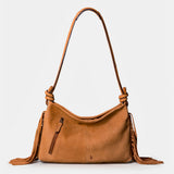 Borsa a tracolla in pelle color cuoio con frange.
