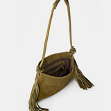 Grüner Schulterledertasche mit Fransen.
