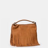 Handtasche aus Leder mit cognacfarbenen Fransen.