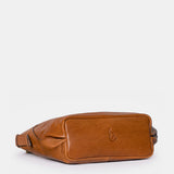 Cognac leather shoulder bag.