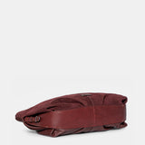 Shopper aus bordeauxfarbenem Veloursleder.