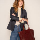 Rote Shopper-Tasche aus Leder.