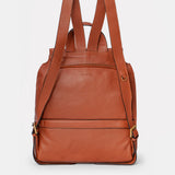 Rucksack aus cognacfarbenem Leder.
