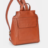 Rucksack aus cognacfarbenem Leder.