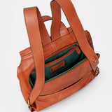 Rucksack aus cognacfarbenem Leder.