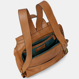 Rucksack aus cognacfarbenem Leder.