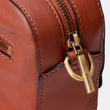 Bandolera pequeña en piel cognac