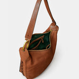 Schultertasche aus cognacfarbenem Veloursleder.