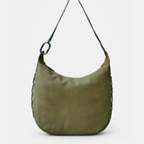 Grüne Schultertasche aus Veloursleder.