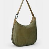 Grüne Schultertasche aus Veloursleder.