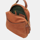 Rucksack aus cognacfarbenem Veloursleder.