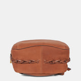 Rucksack aus cognacfarbenem Veloursleder.