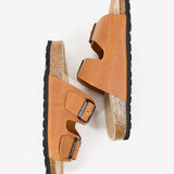 Women's flat leather sandal in cognac