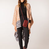 Poncho de mujer estampado en camel