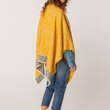 Damenponcho mit Amber-Muster.