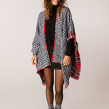 Poncho de mujer reversible en rojo y azul