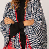 Poncho de mujer reversible en rojo y azul