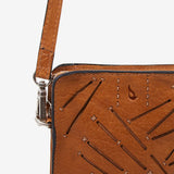 Bolso para el móvil en piel troquelada cognac